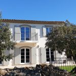 Volets bois sur mesure sur bastide provençale – Alphabois Aix-en-Provence